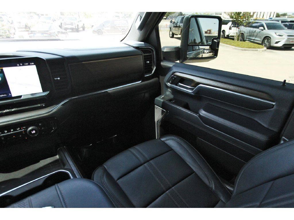 Used 2024 Chevrolet Silverado 2500 High Country AWD/4WD image 11