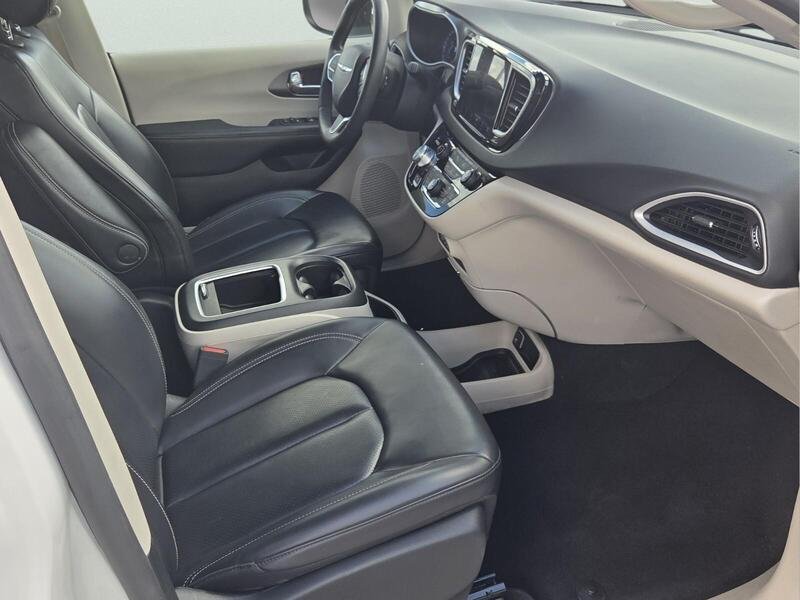 Certified 2023 Chrysler Pacifica Touring-L FWD image 20