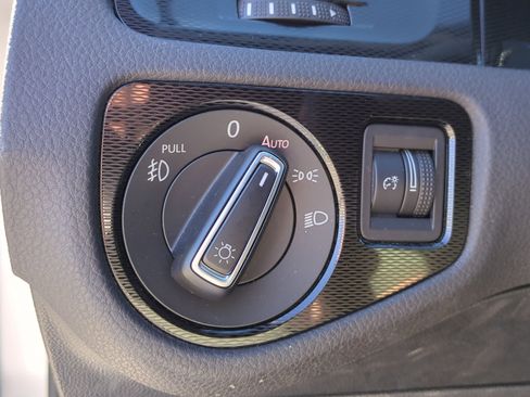 Used 2016 Volkswagen GTI SE image 24