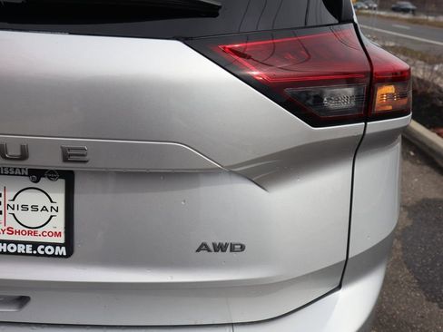 Certified 2025 Nissan Rogue SV AWD/4WD image 32