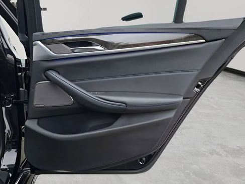 Used 2018 BMW 530e xDrive image 40