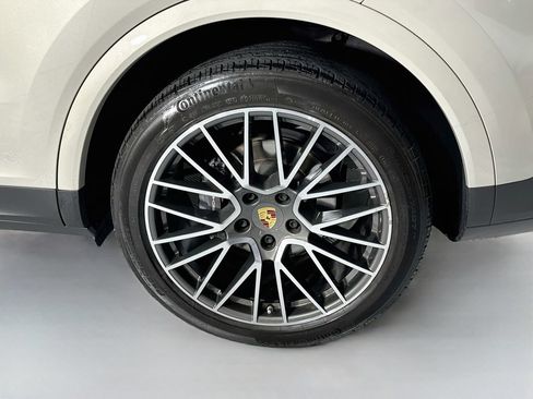 Used 2021 Porsche Cayenne AWD/4WD image 33