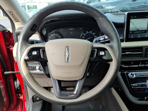 Used 2022 Lincoln Corsair AWD w/ Premium Package image 17