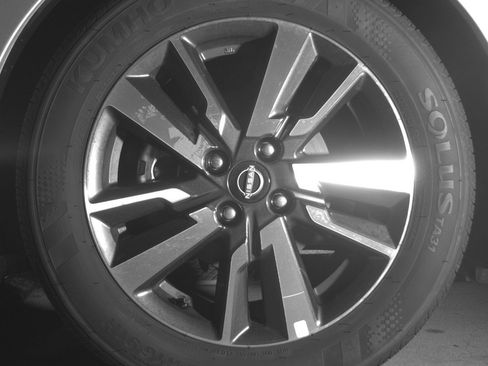 Used 2025 Nissan Versa SV image 12