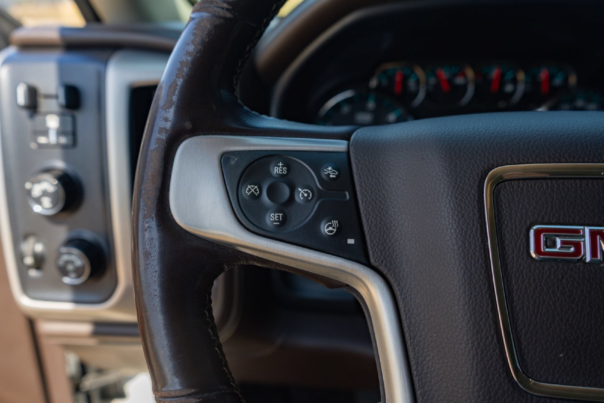 Used 2018 GMC Sierra 1500 SLT AWD/4WD image 13