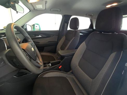 Used 2023 Chevrolet TrailBlazer LT FWD image 9