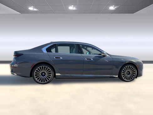 New 2026 BMW i7 xDrive60 w/ Executive Package AWD/4WD image 6