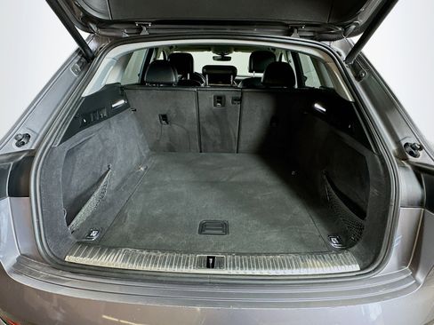 Used 2019 Audi e-tron Prestige w/ Prestige Package image 26