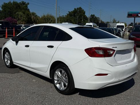 Used 2019 Chevrolet Cruze LS w/ LS Convenience Package FWD image 4