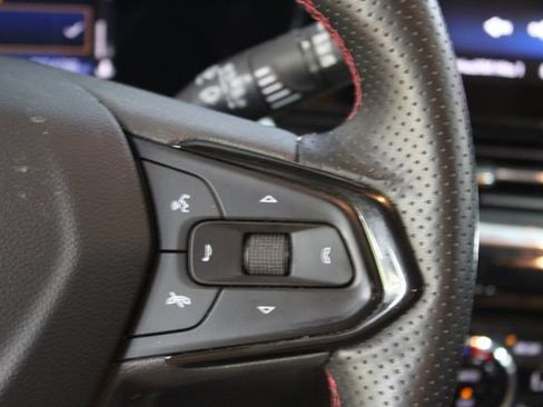 Used 2024 Chevrolet Trax RS w/ Sunroof Package FWD image 17