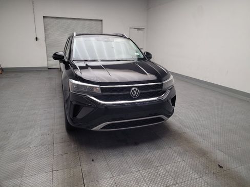 Used 2023 Volkswagen Taos SE w/ Panoramic Sunroof Package FWD image 14