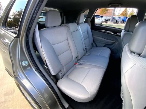 Used 2011 Kia Sorento LX image 20