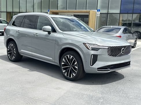New 2025 Volvo XC90 B6 Plus w/ Protection Package Premier image 4