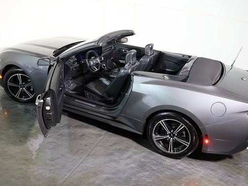 Used 2025 Ford Mustang Premium RWD image 5