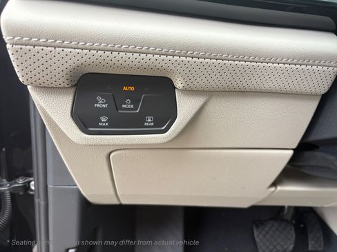 New 2026 Volkswagen Atlas SE FWD image 26