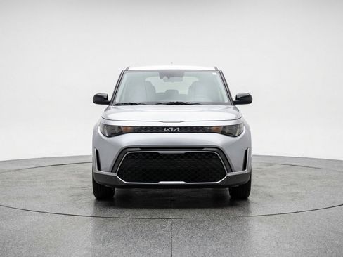 Used 2025 Kia Soul LX w/ LX Technology Package FWD image 2