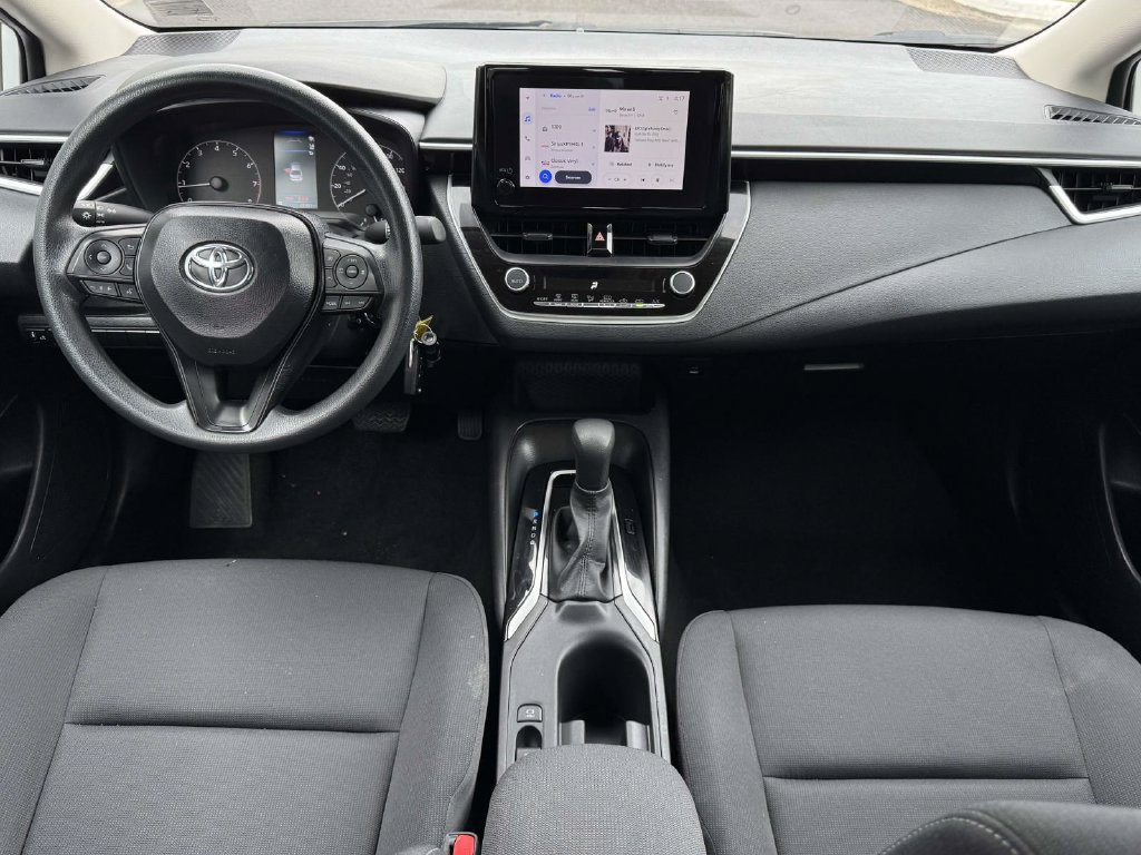 Used 2025 Toyota Corolla LE FWD image 2