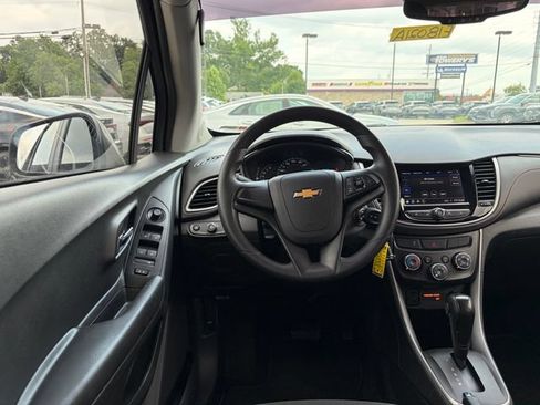 Used 2021 Chevrolet Trax LS FWD image 3