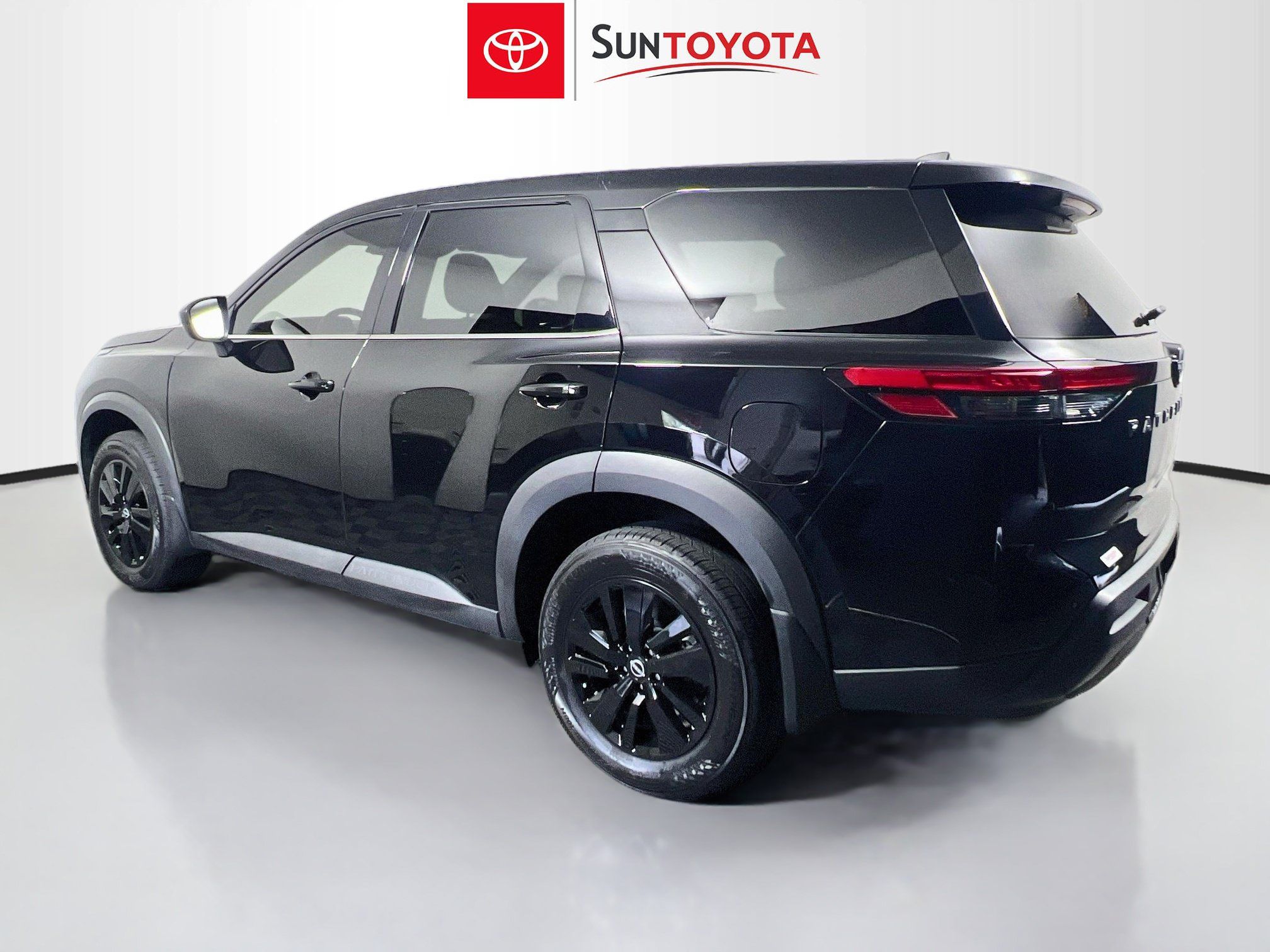 Used 2024 Nissan Pathfinder S AWD/4WD image 6