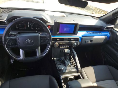 Certified 2024 Toyota Tacoma TRD Off-Road image 9