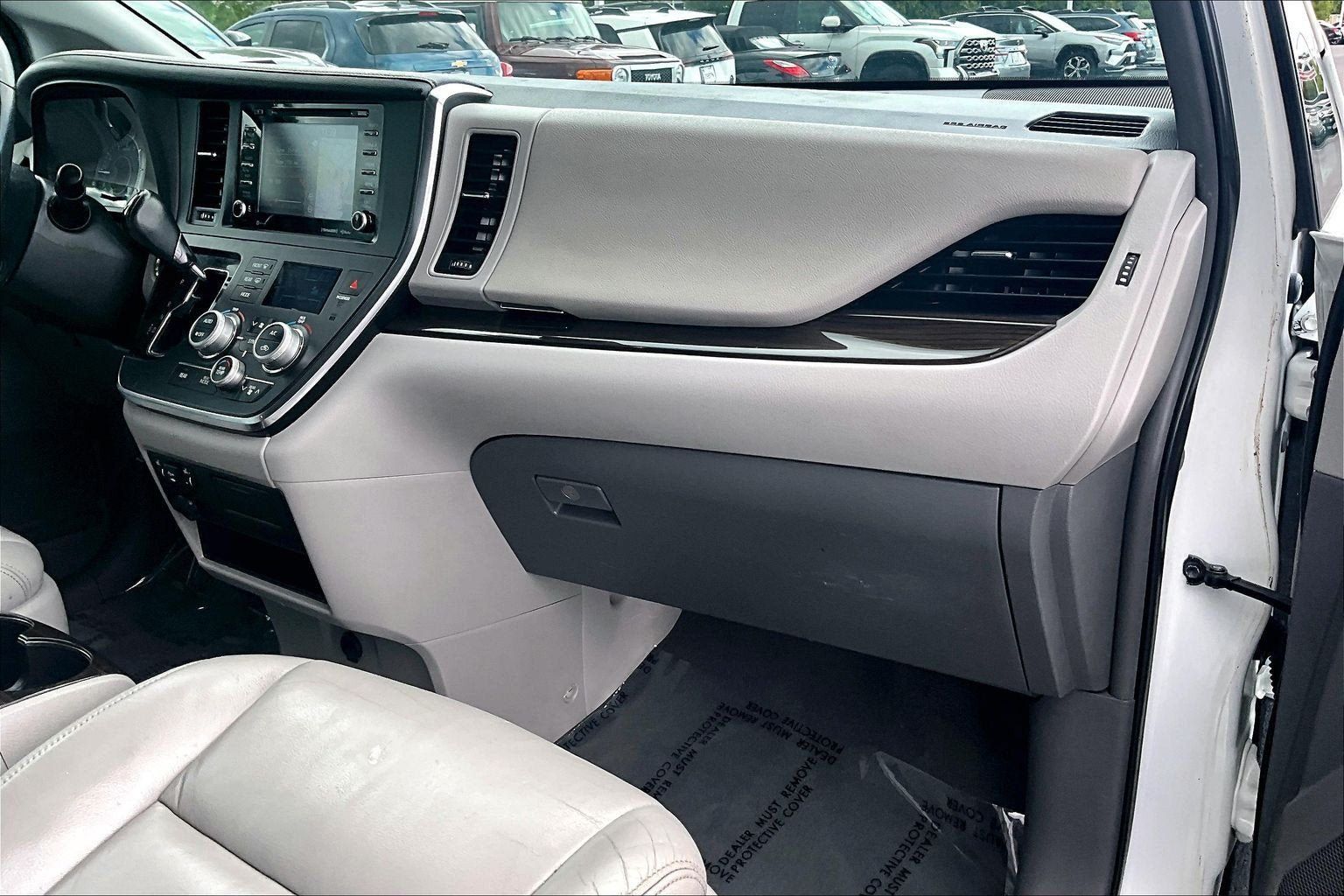 Used 2019 Toyota Sienna XLE w/ XLE Navigation Package AWD/4WD image 15