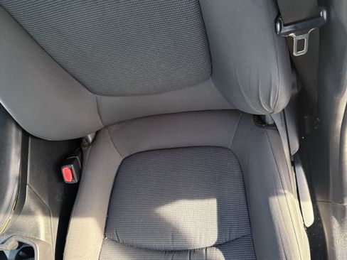 Used 2019 Toyota RAV4 LE FWD image 10