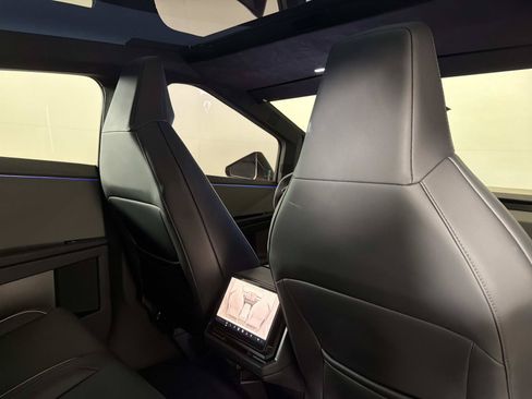 Used 2024 Tesla Cybertruck AWD Crew Cab image 31