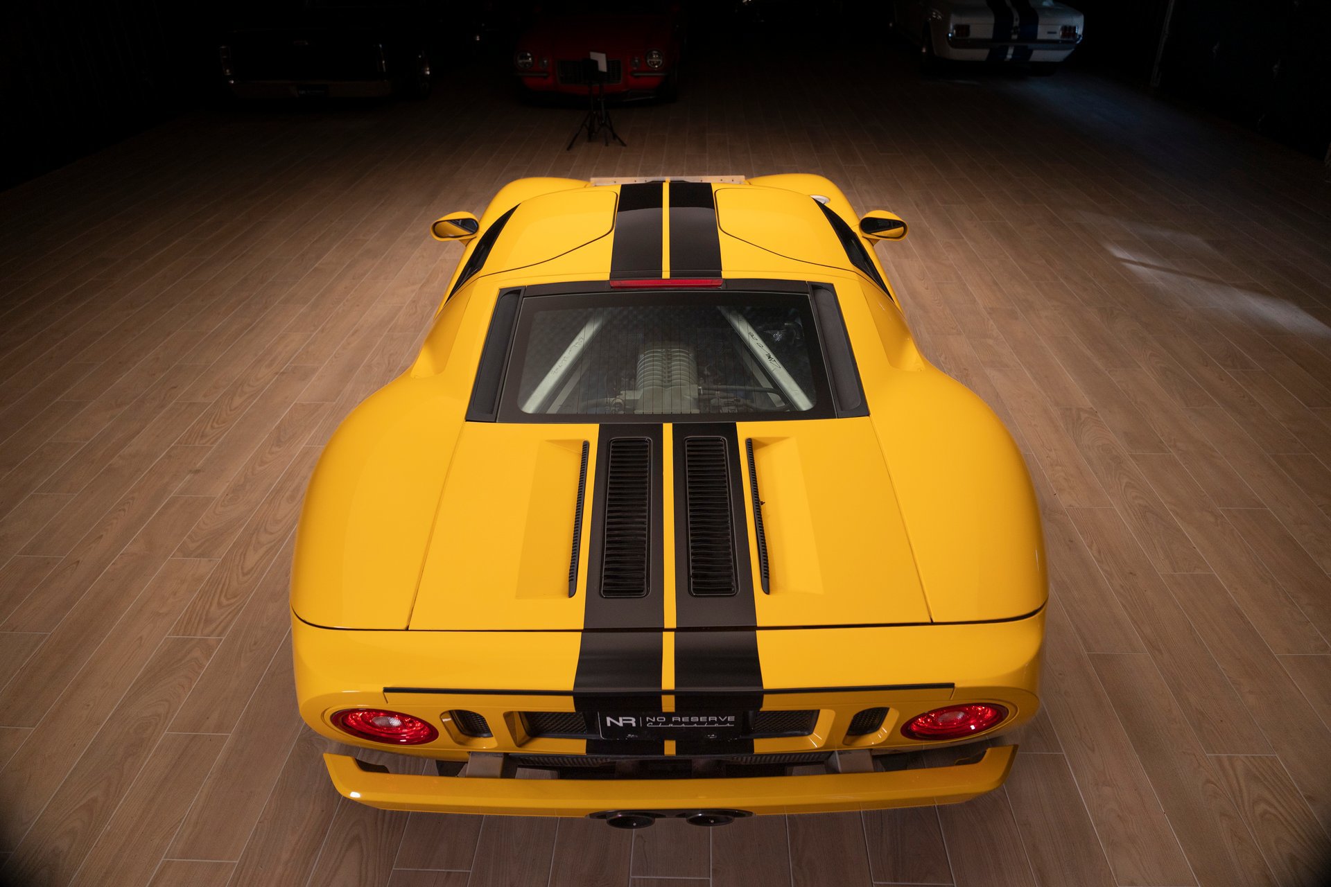 Used 2005 Ford GT RWD image 40