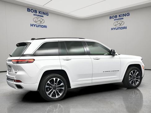 Used 2023 Jeep Grand Cherokee Overland w/ Luxury Tech Group IV AWD/4WD image 4