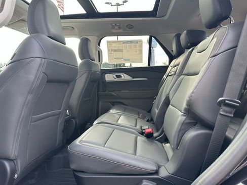 New 2025 Ford Explorer Active w/ Active Comfort Package image 18