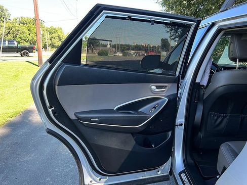 Used 2017 Hyundai Santa Fe FWD image 28