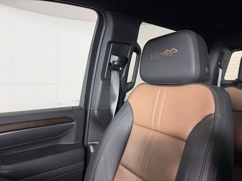 Used 2025 Chevrolet Silverado 3500 High Country w/ Technology Package image 19