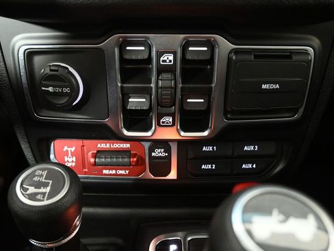 Used 2024 Jeep Wrangler Unlimited Sport AWD/4WD image 31
