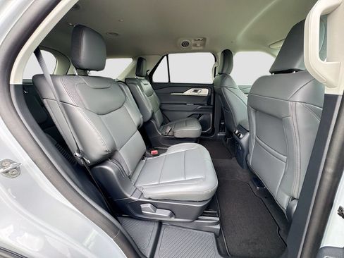 New 2026 Ford Explorer Active w/ Active Comfort Package RWD image 31