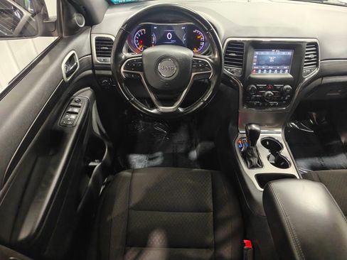 Used 2021 Jeep Grand Cherokee Laredo AWD/4WD image 4