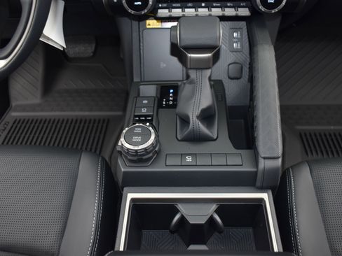 Used 2025 Toyota 4Runner Limited image 19