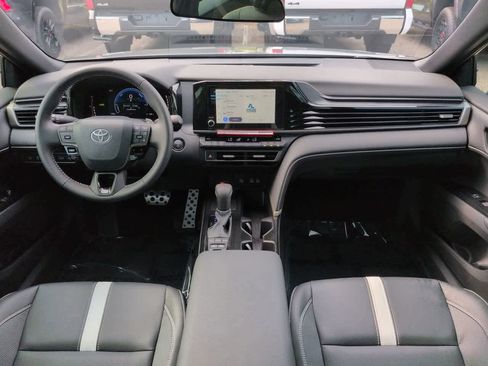 Used 2026 Toyota Camry SE FWD image 14