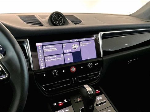 Used 2025 Porsche Macan image 19