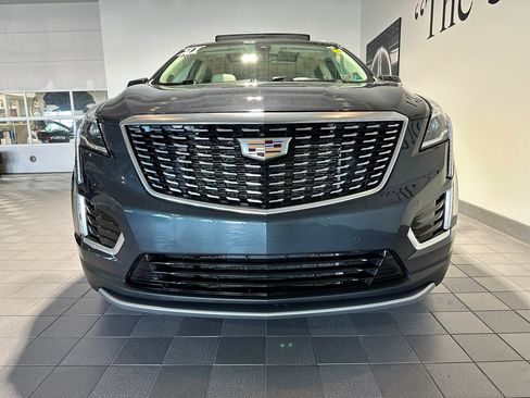 Used 2021 Cadillac XT5 Premium Luxury AWD/4WD image 2
