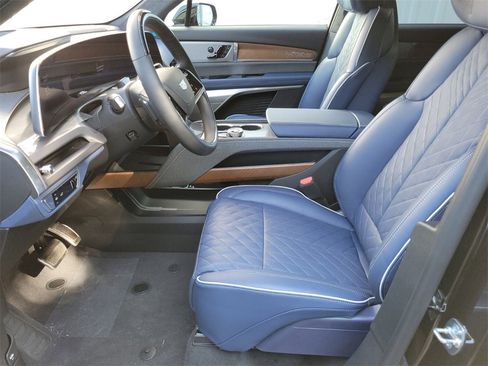 New 2026 Cadillac Vistiq Premium Luxury w/ LPO, Floor Liner Package image 18