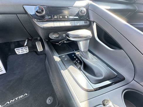 Used 2025 Hyundai Elantra Sport image 15
