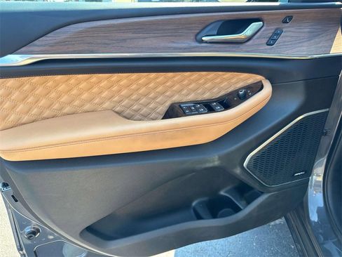 Used 2022 Jeep Grand Cherokee Summit w/ Luxury Tech Group V image 9