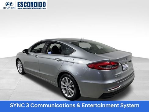 Used 2020 Ford Fusion SE image 3