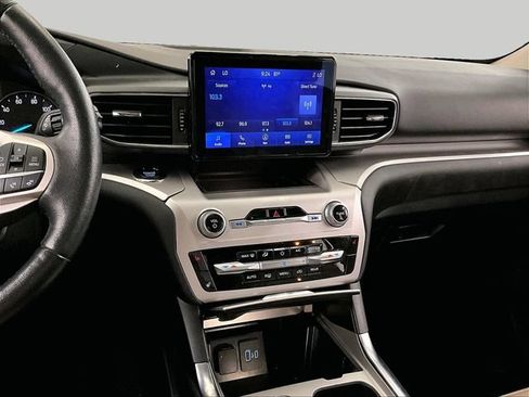 Used 2022 Ford Explorer XLT w/ Equipment Group 202A AWD/4WD image 6