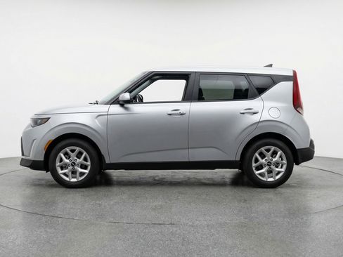 Used 2025 Kia Soul LX w/ LX Technology Package image 5
