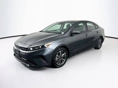 Used 2024 Kia Forte LXS FWD image 3
