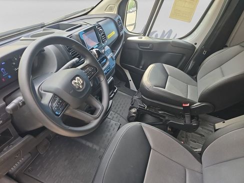 Used 2025 RAM ProMaster 2500 w/ Convenience Group FWD image 13