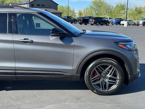 Used 2025 Ford Explorer ST-Line w/ ST-Line Street Pack AWD/4WD image 12