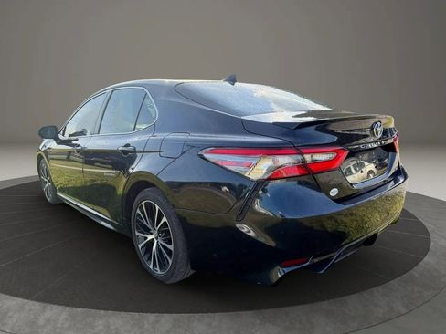Used 2019 Toyota Camry SE w/ Convenience Package image 3