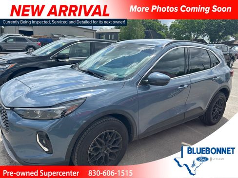 Used 2023 Ford Escape Platinum image 1